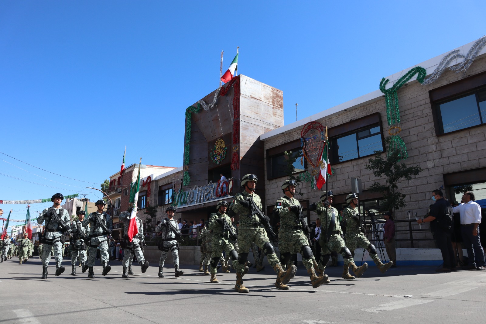 PRESENCIA ALCALDE JFGN EL DESFILE CÍVICO MILITAR DE INDEPENDENCIA