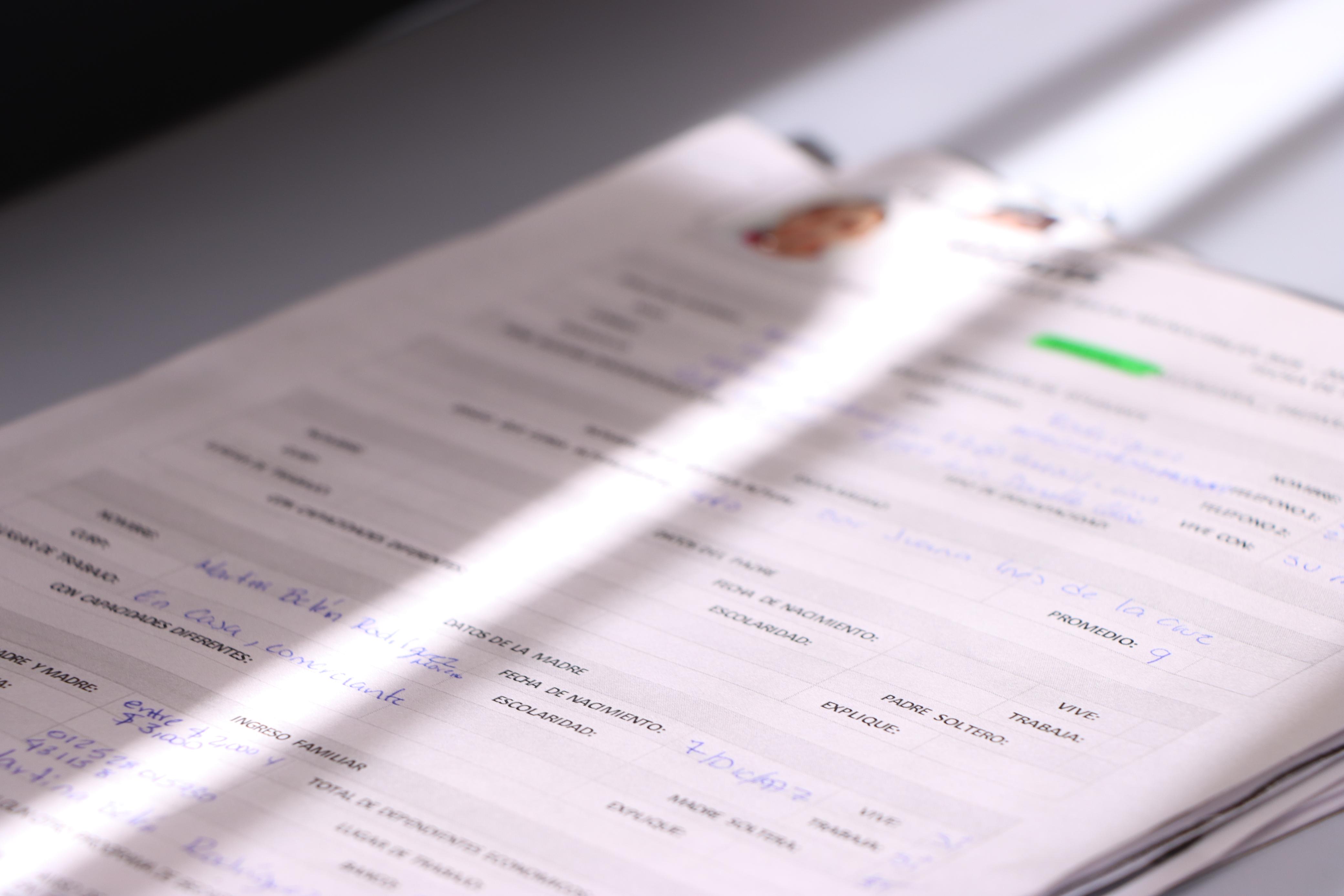 Facilitan registro a la Convocatoria de Becas 2025–2026