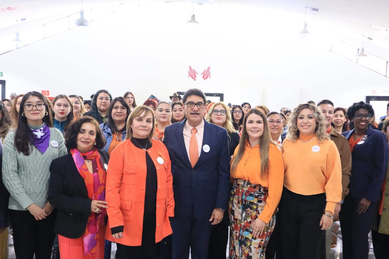 Inaugura Alcalde la Primera Feria Naranja por las mujeres