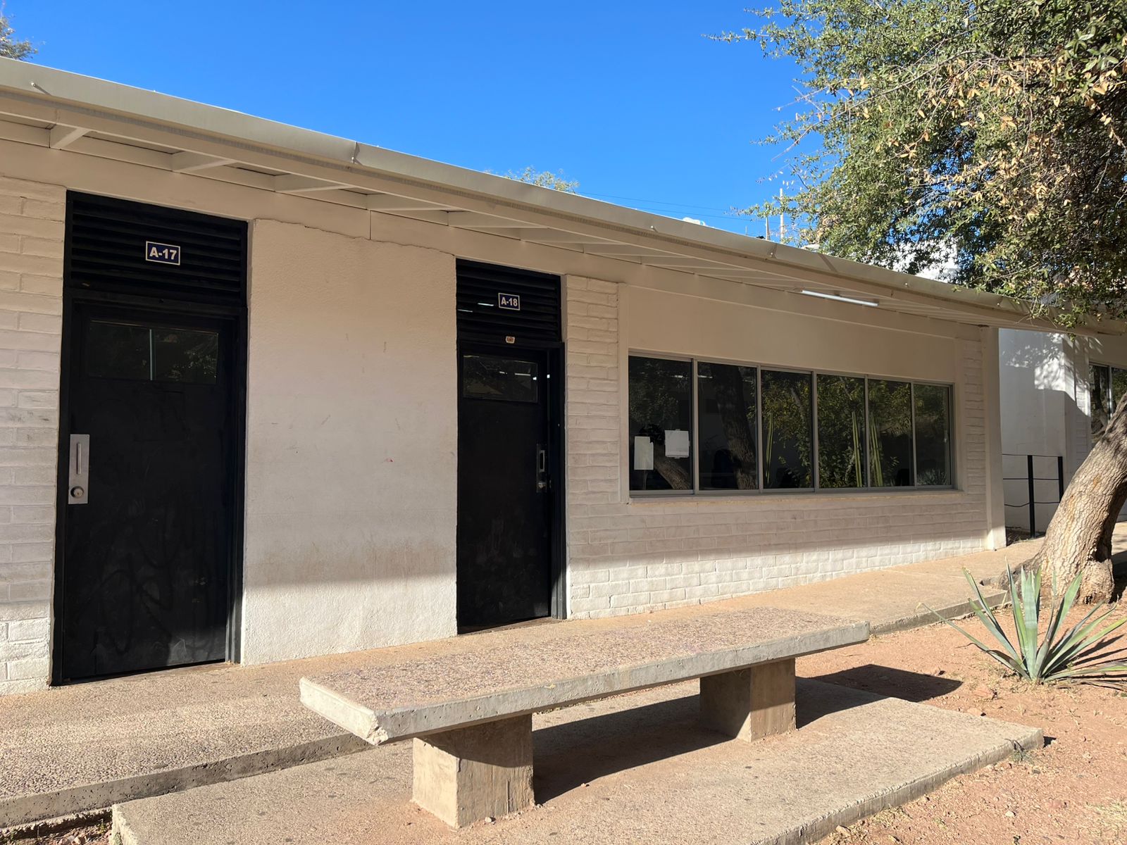 Exponen ventajas de la Universidad Benito Juárez