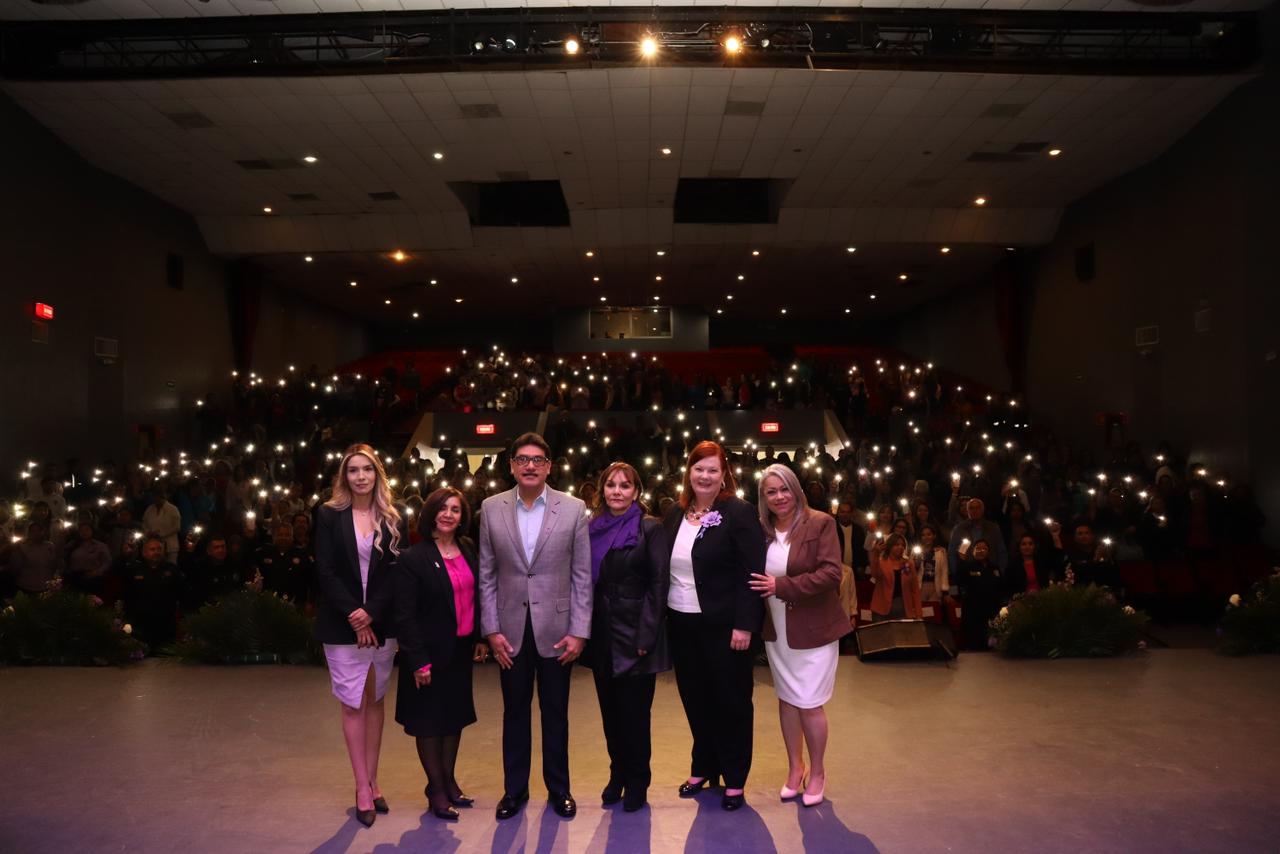 REITERA ALCALDE SU APOYO A LAS MUJERES NOGALENSES