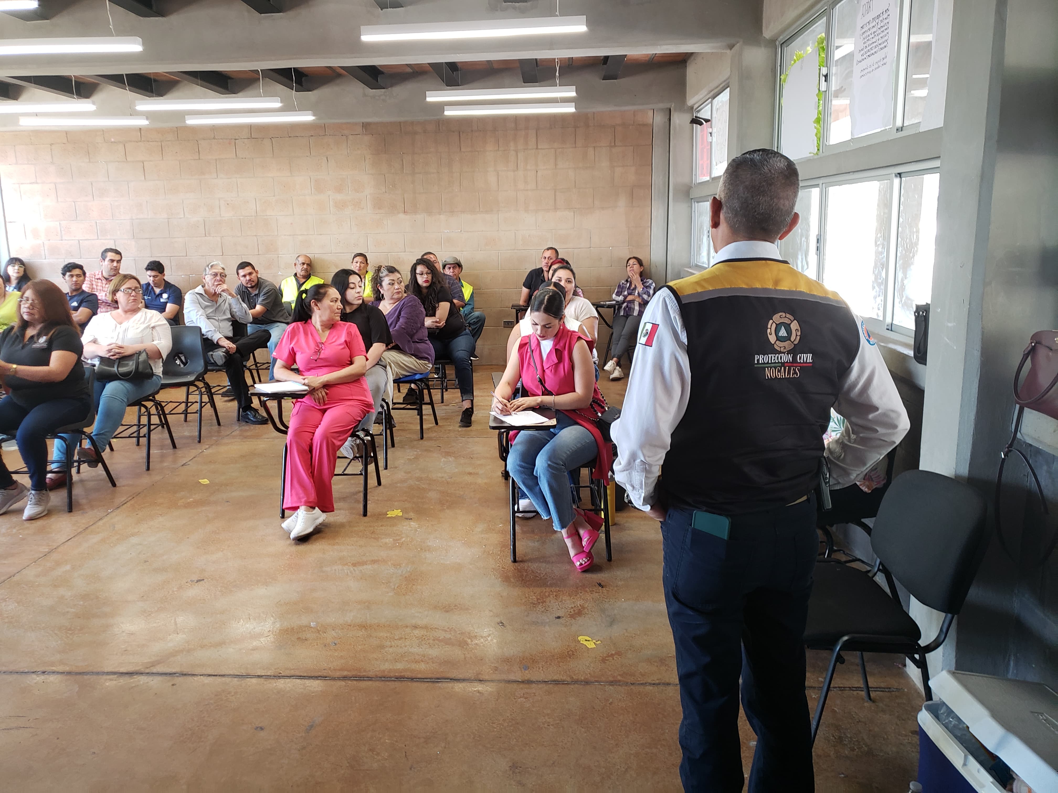 LLEVA PROTECCIÓN CIVIL TALLER DE EVACUACIÓN A LAS ESCUELAS