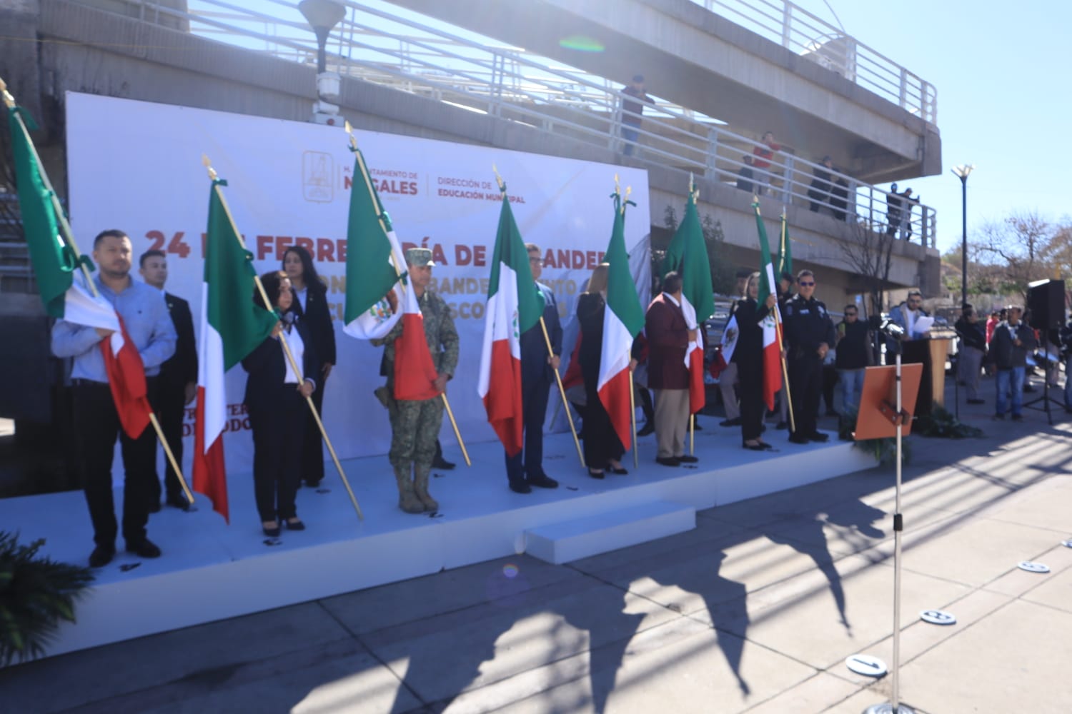 Encabeza alcalde celebración del Día de la Bandera de México