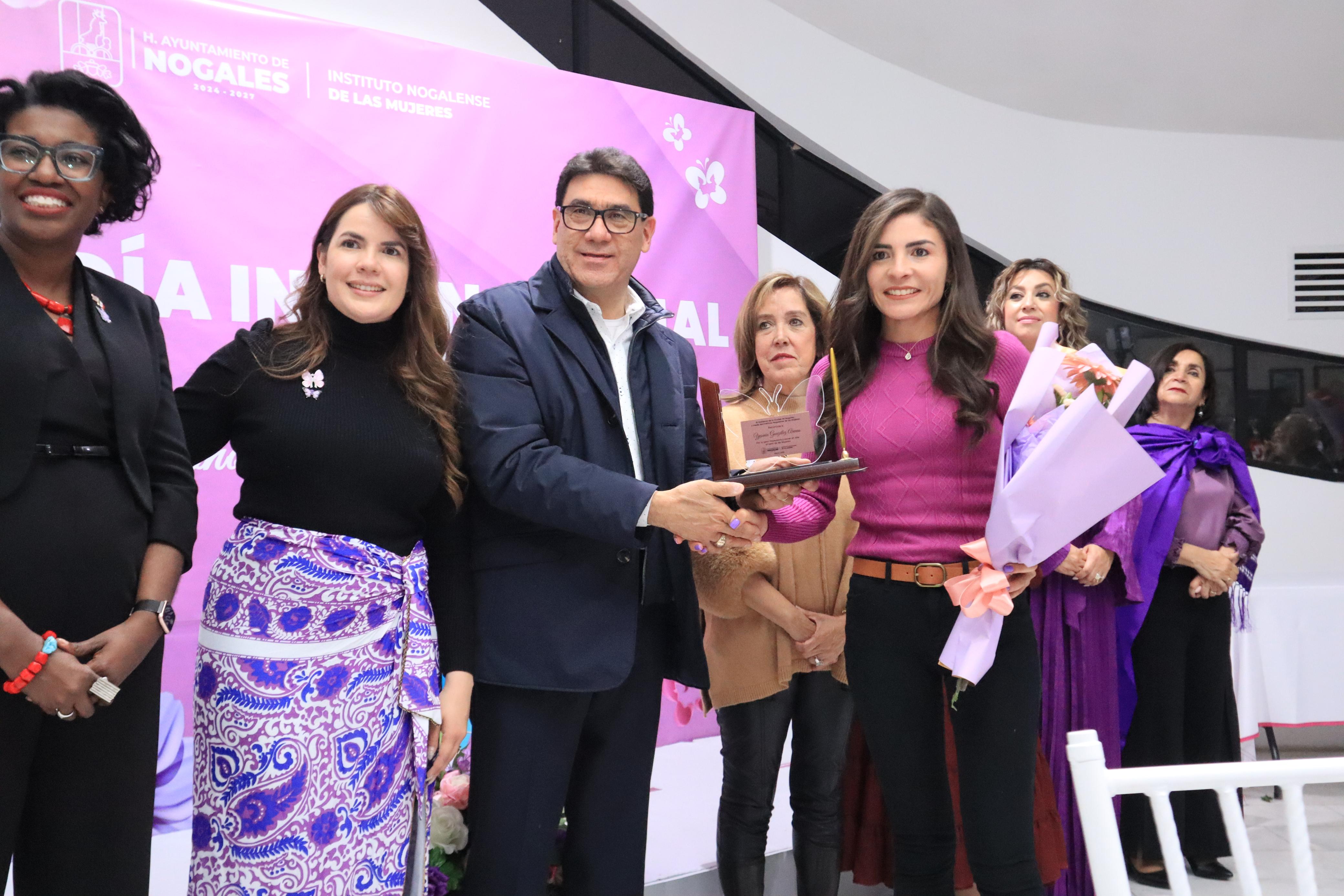 Reconocen a mujeres distinguidas de Nogales