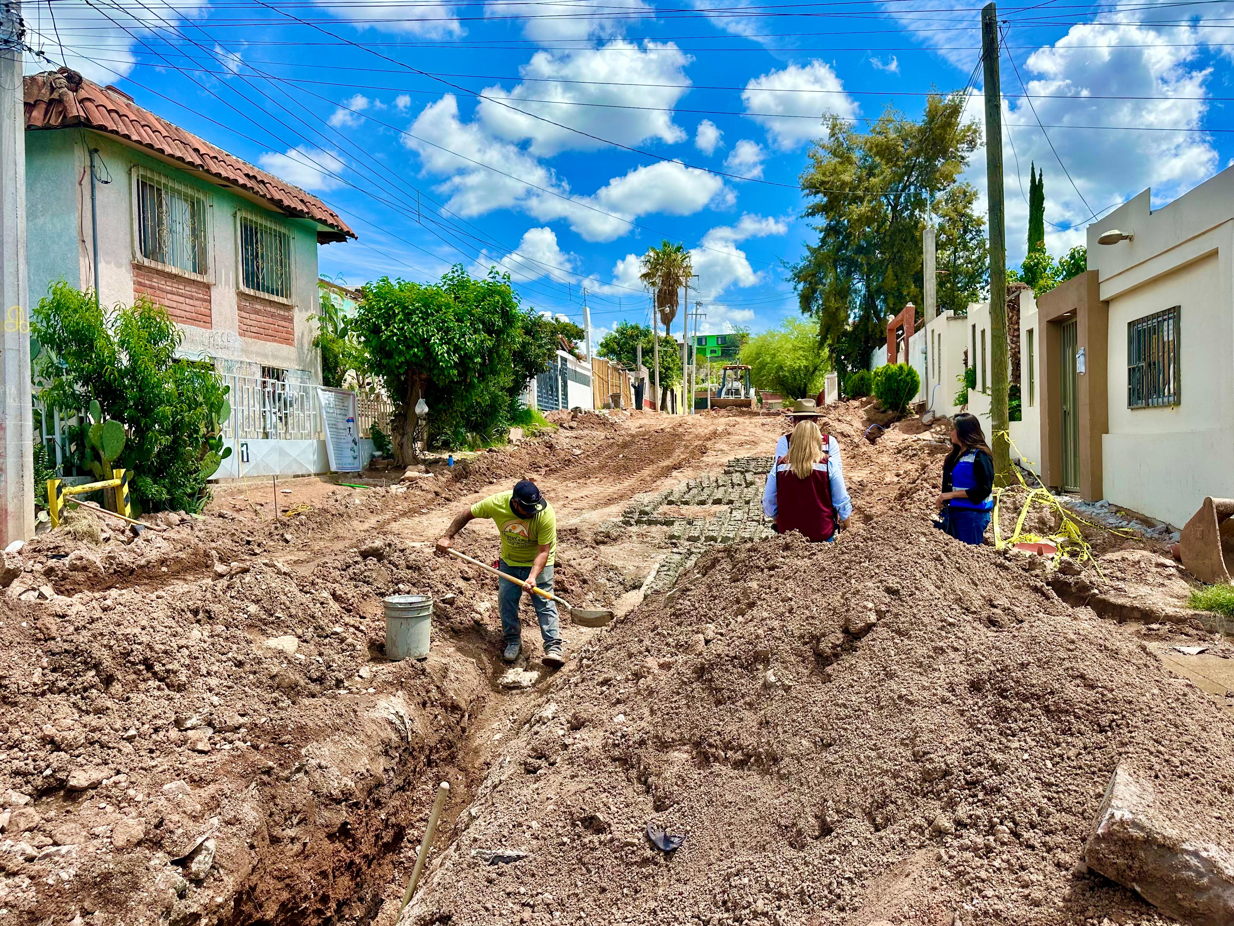 Pavimentan calle Los Herreros