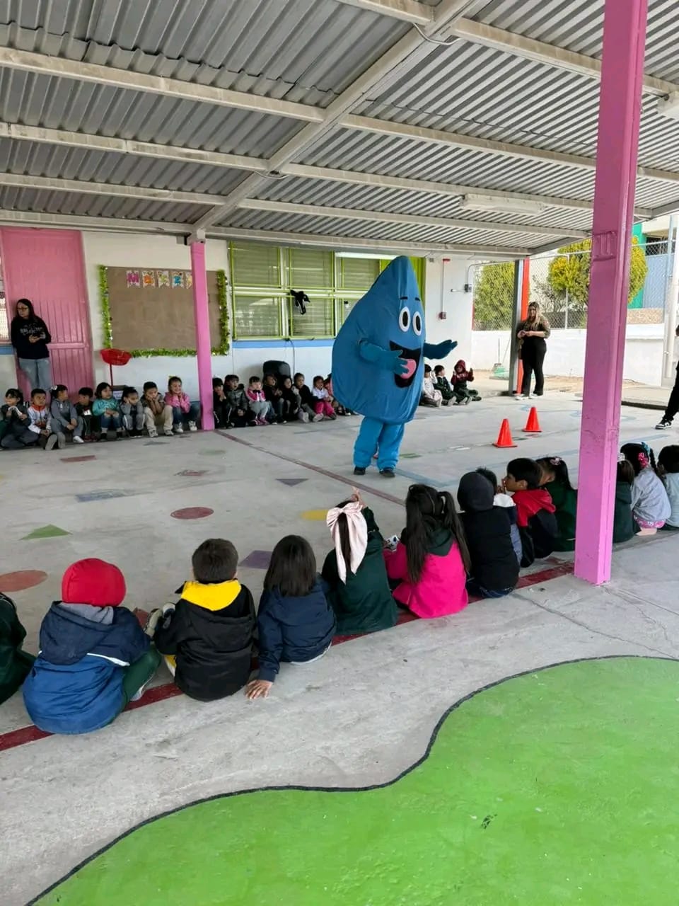 Instan a evitar fugas de agua en las escuelas