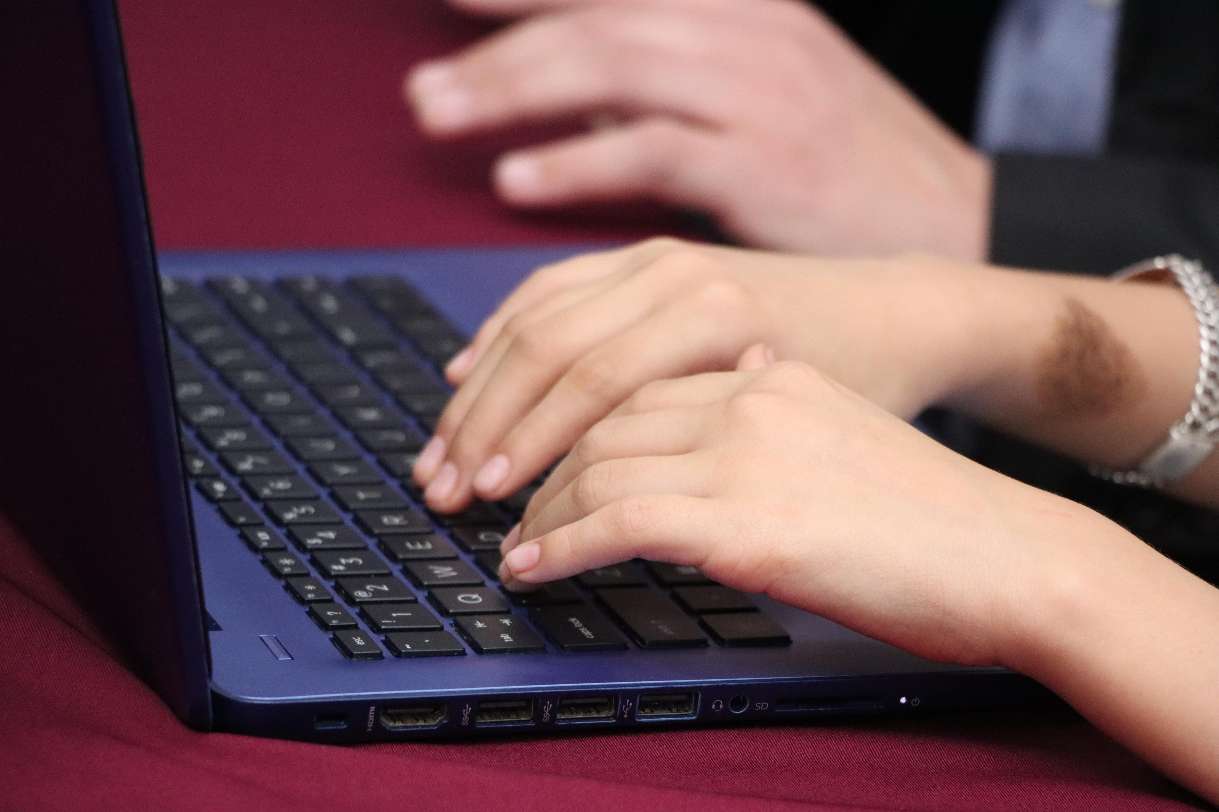 Impulsan inclusión digital para jóvenes con discapacidad visual
