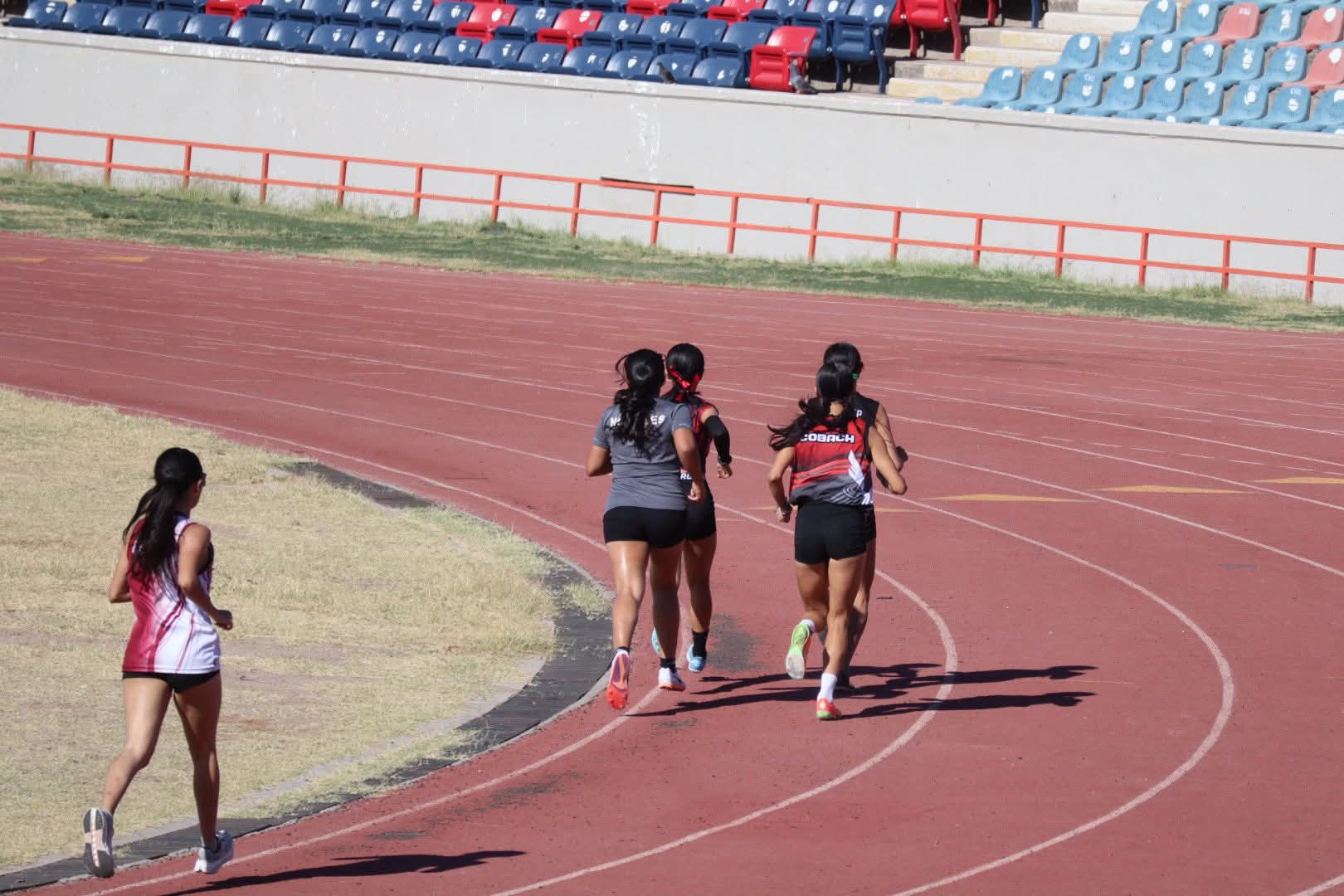 Destaca nogalense en competencia estatal de atletismo