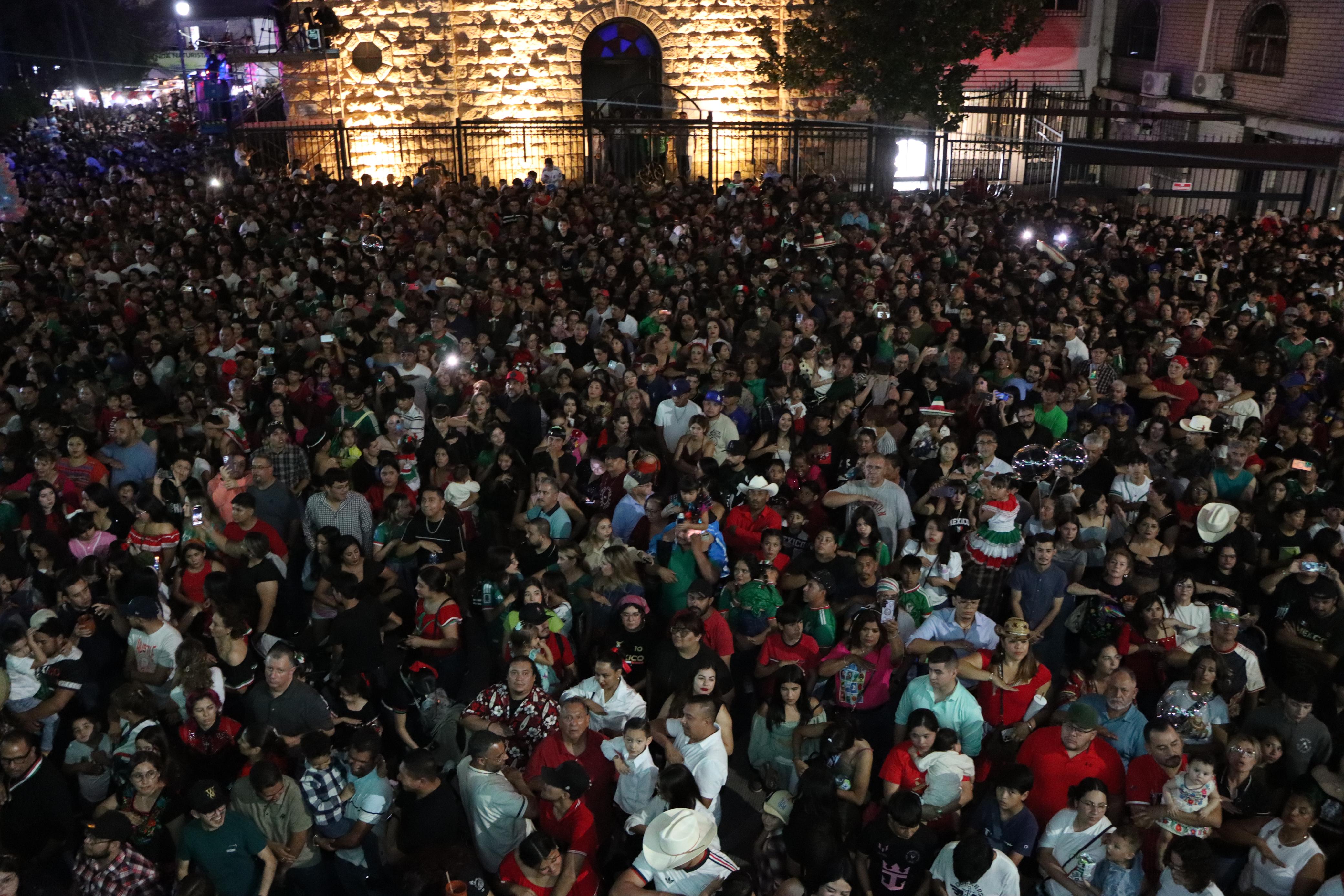 Celebraciones patrias reúnen a más de 10 mil personas con saldo blanco