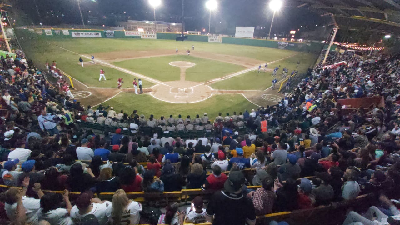 MILES DE NOGALENSES DISFRUTAN DE LA FIESTA MEXICANA DE BEISBOL